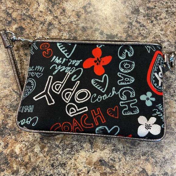 Coach Poppy Wristlet - Picture 3 of 4